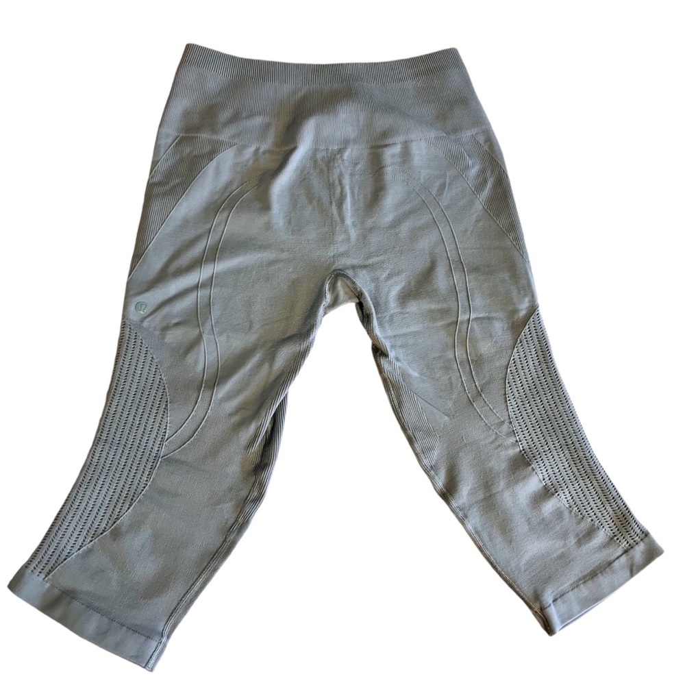 EUC - LULULEMON Women’s Knit Capris - Size 10, Dove Gray